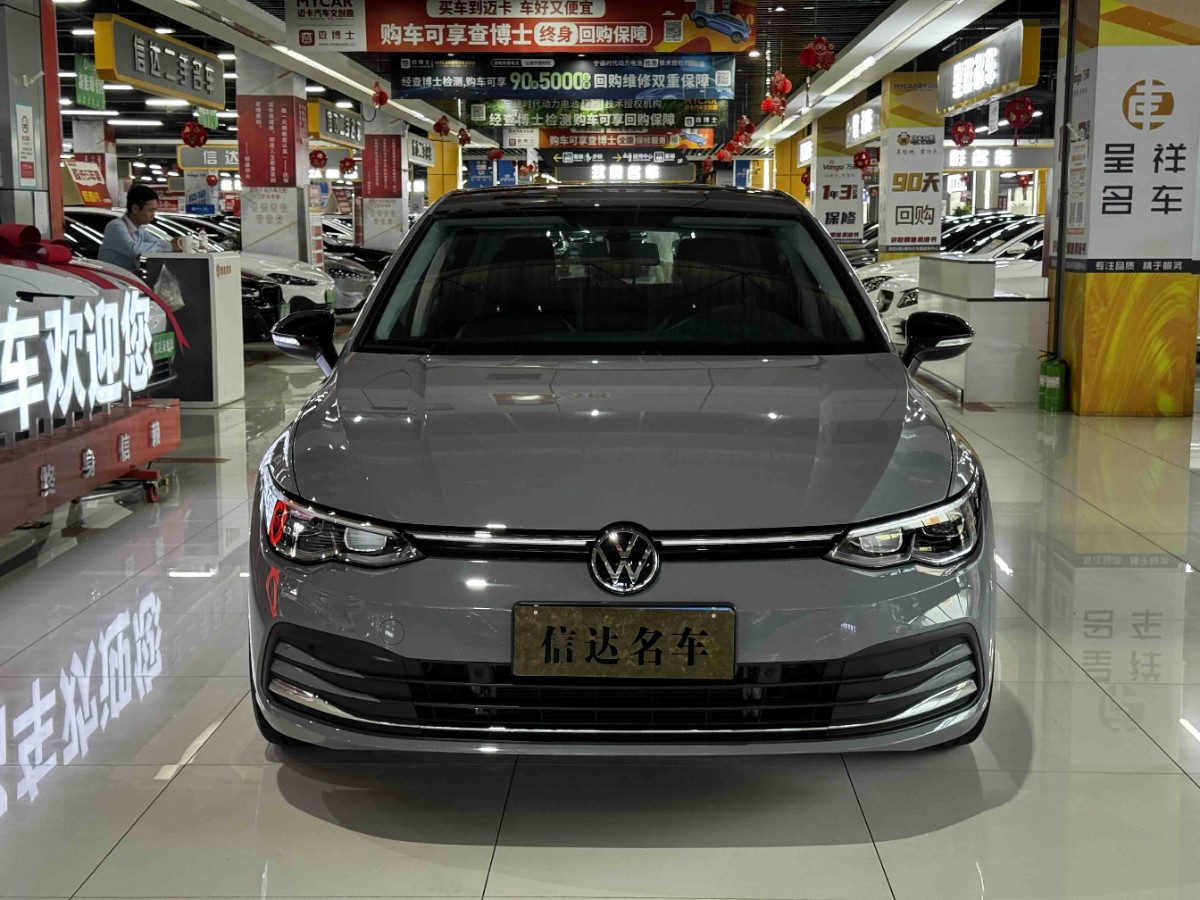 Volkswagen Golf 2024 car image #2