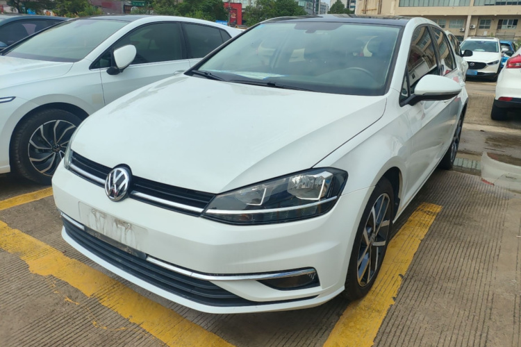 Volkswagen Golf 2020 car image #2
