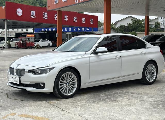 BMW 3 Series 2018 car image #23