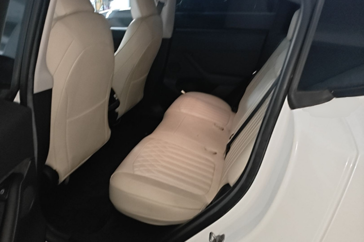 Tesla Model Y 2023 #19 Tesla Model Y 2023 car image #19