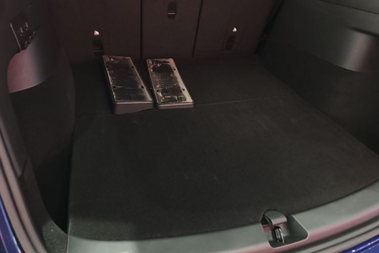 Tesla Model Y 2024 car image #19