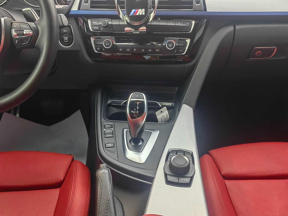 BMW 3 Series 2019 car image #15