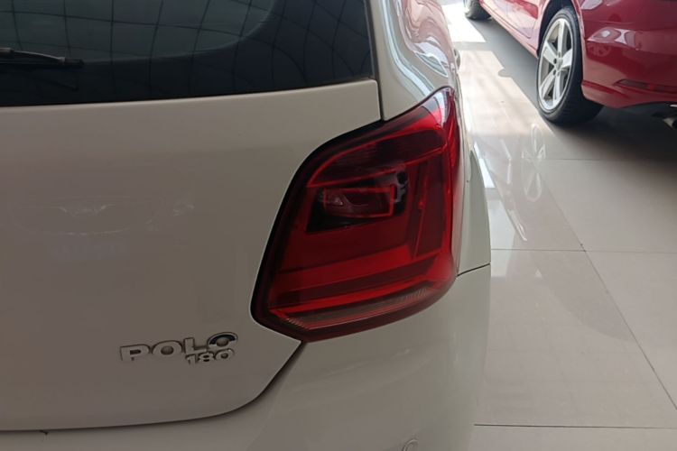 Volkswagen Polo 2018 car image #8