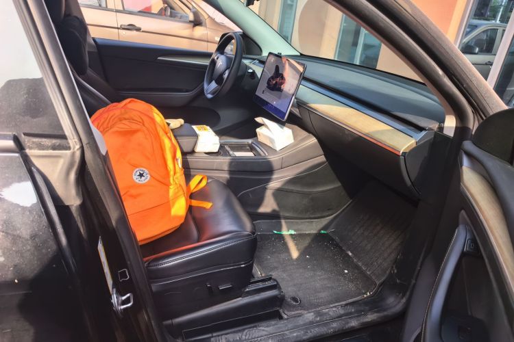 Tesla Model Y 2022 imagen de coche #25
