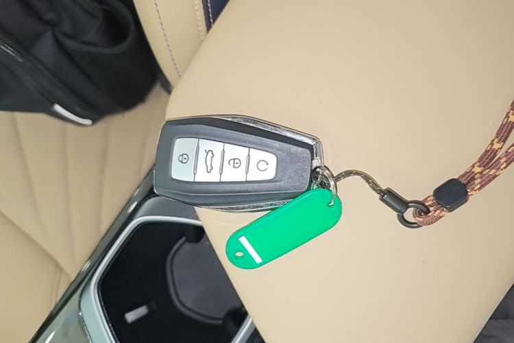 GEELY Boyue L 2023 car image #9