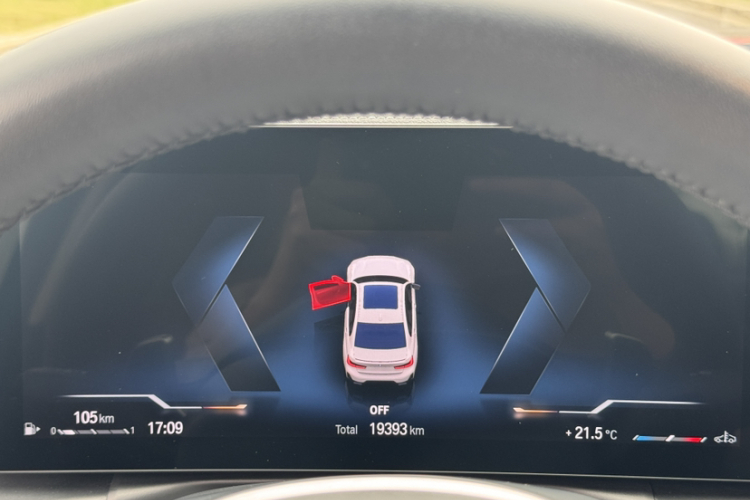 BMW 3 Series 2023 صورة سيارة #9