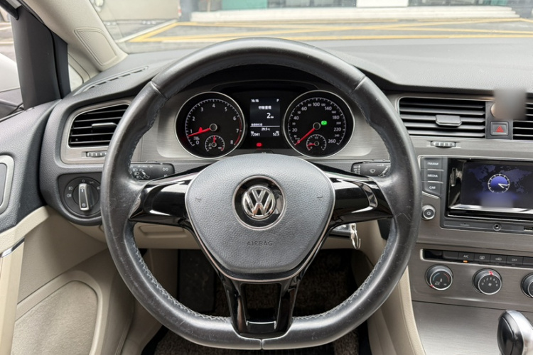 Volkswagen Golf 2016 car image #12