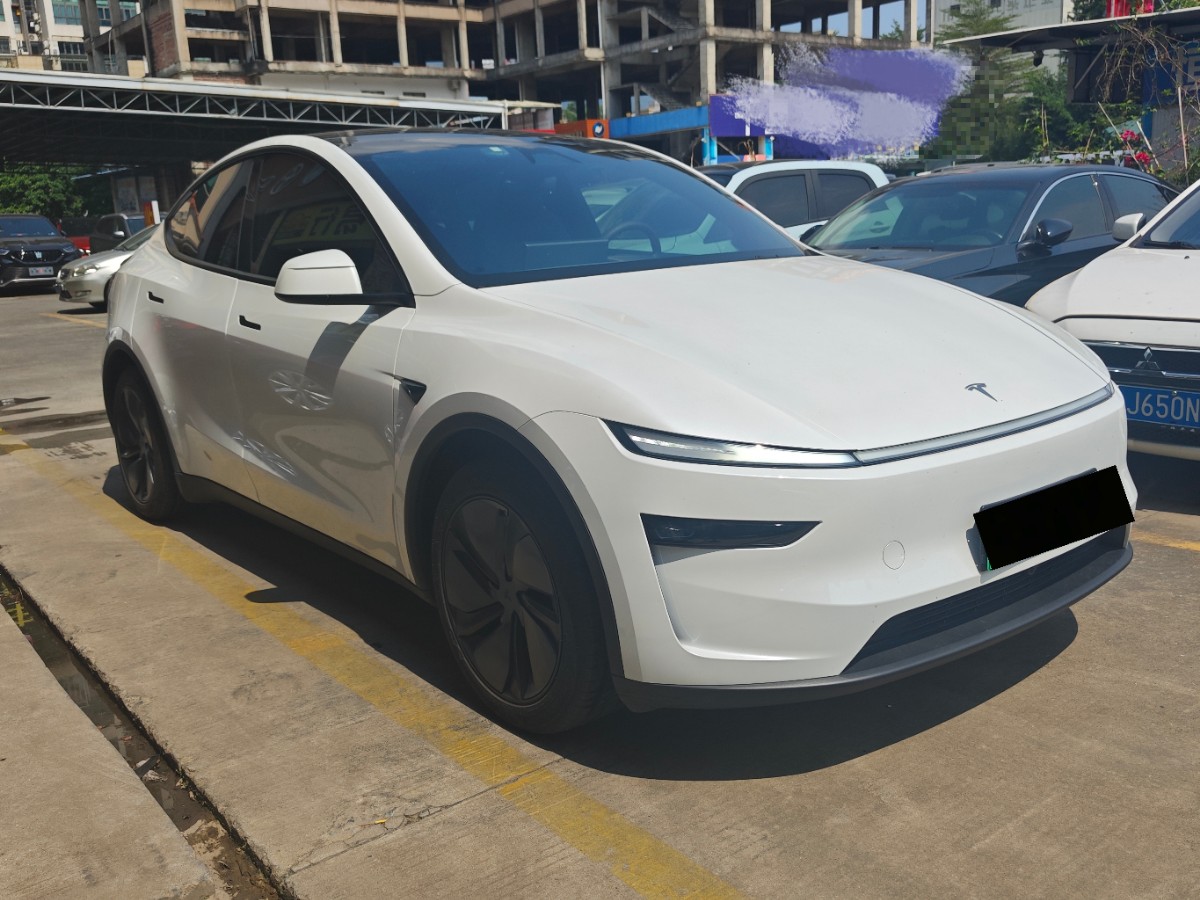 Tesla Model Y 2026 #2 Tesla Model Y 2026 car image #2