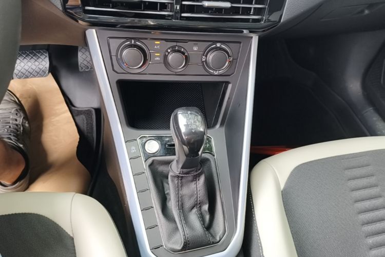 Volkswagen Polo 2022 car image #14