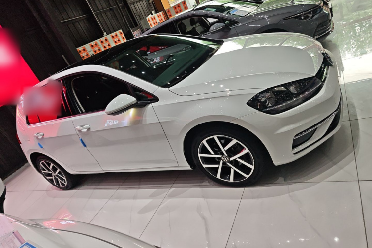 Volkswagen Golf 2020 car image #5