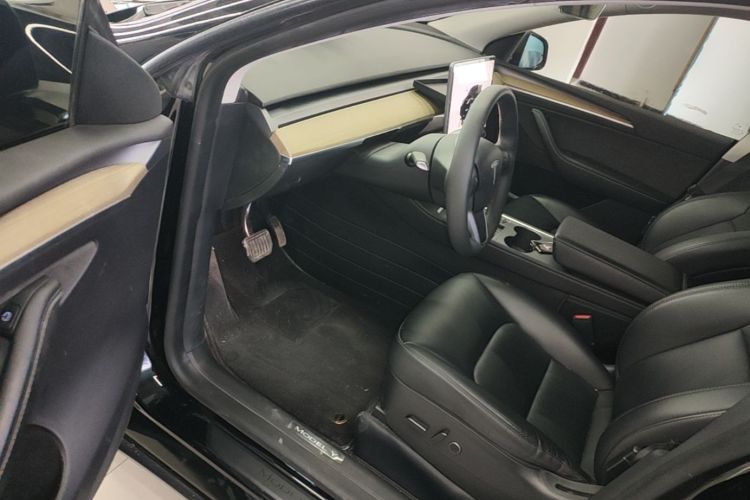 Tesla Model Y 2023 #16 Tesla Model Y 2023 car image #16