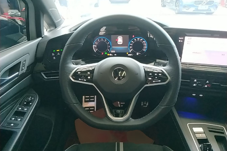Volkswagen Golf 2023 car image #11