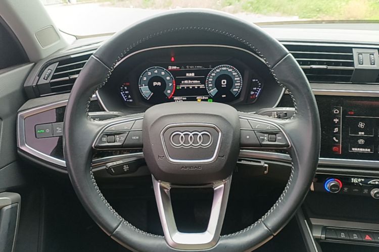 Audi Q3 2019 #11 Audi Q3 2019 car image #11