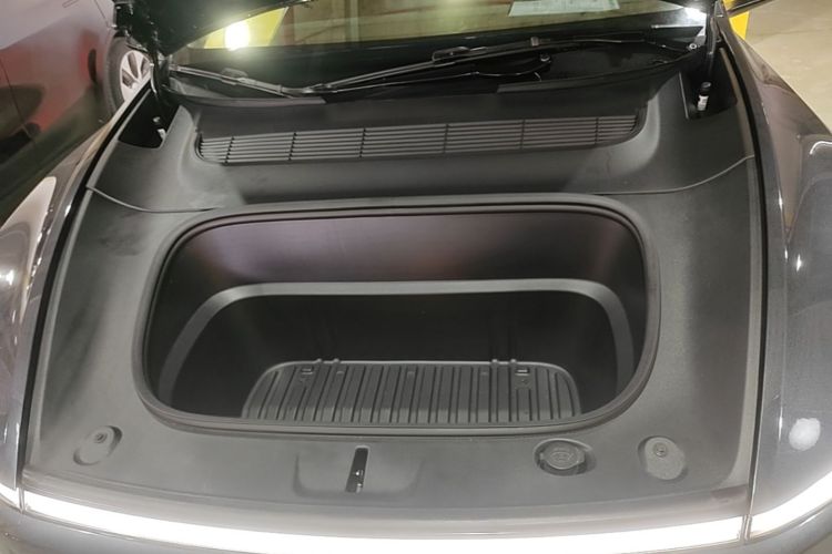 Tesla Model Y 2025 car image #20