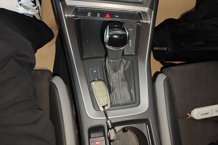 Audi Q3 2020 car image #14