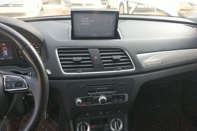 Audi Q3 2015 car image #13