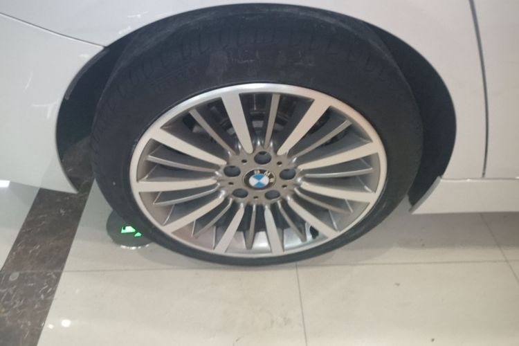 BMW 3 Series 2019 #4 BMW 3 Series 2019 car image #4