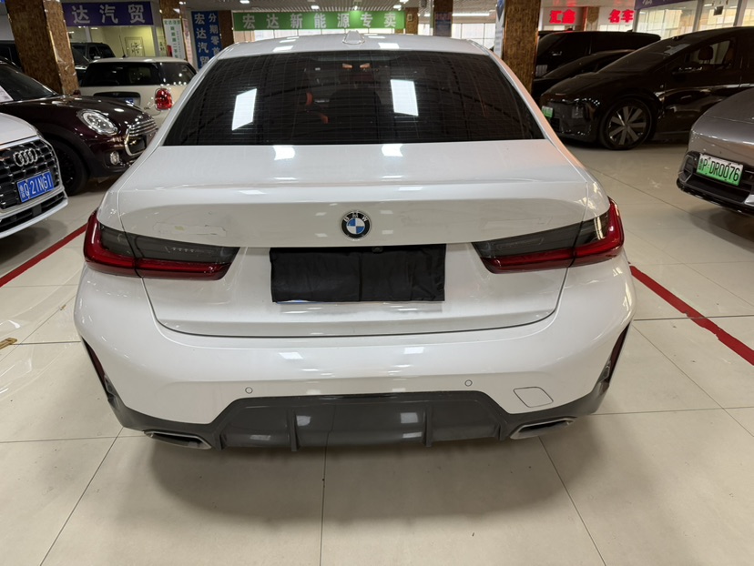 BMW 3 Series 2024 immagine di auto #8