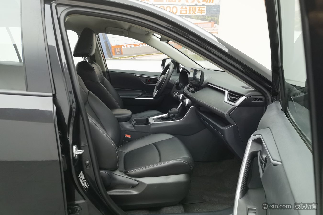 Toyota RAV4 2023 image de voiture #24