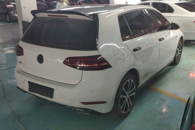 Volkswagen Golf 2018 car image #7