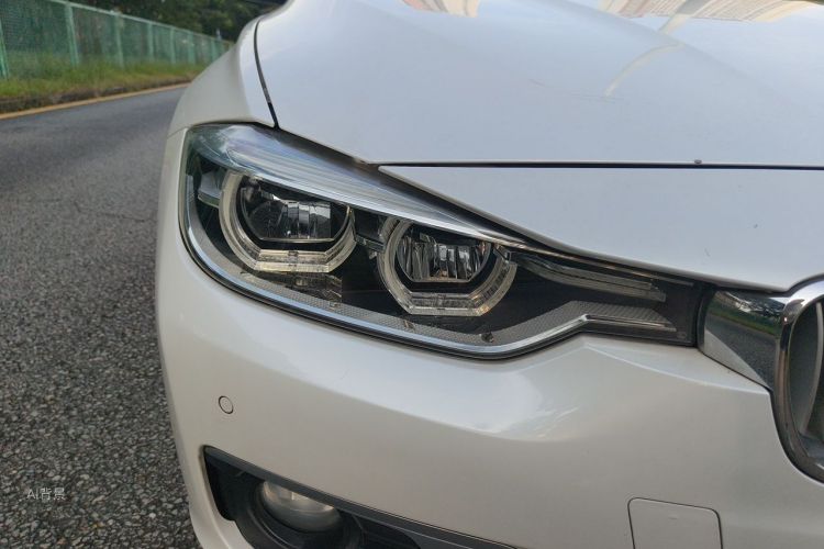 BMW 3 Series 2019 immagine di auto #8