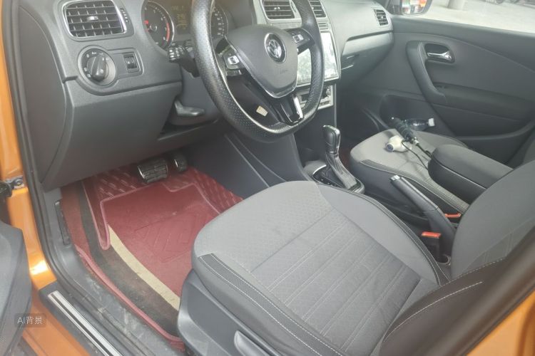 Volkswagen Polo 2015 car image #18