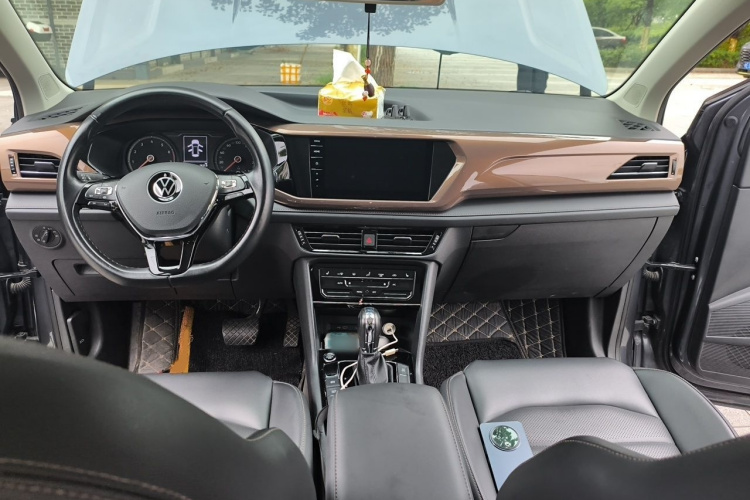 Volkswagen Tharu 2021 car image #12