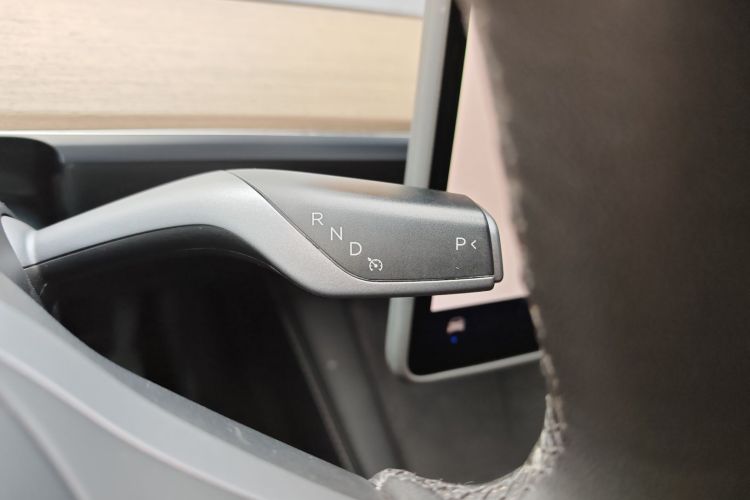 Tesla Model Y 2022 #14 Tesla Model Y 2022 car image #14