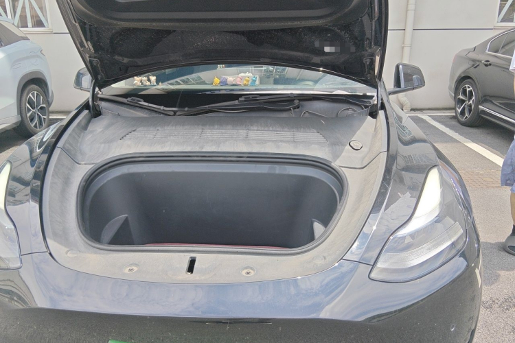 Tesla Model Y 2022 car image #29