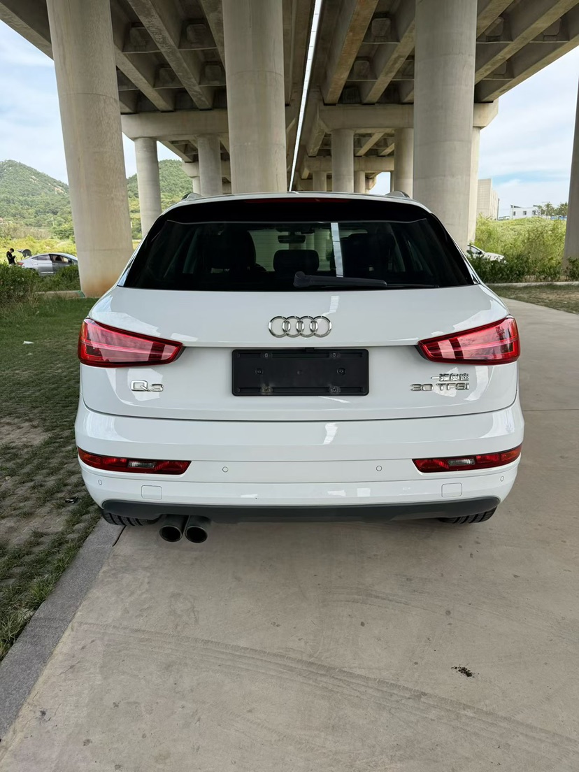 Audi Q3 2018 car image #4
