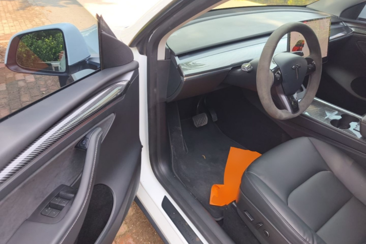 Tesla Model Y 2021 #16 Tesla Model Y 2021 car image #16