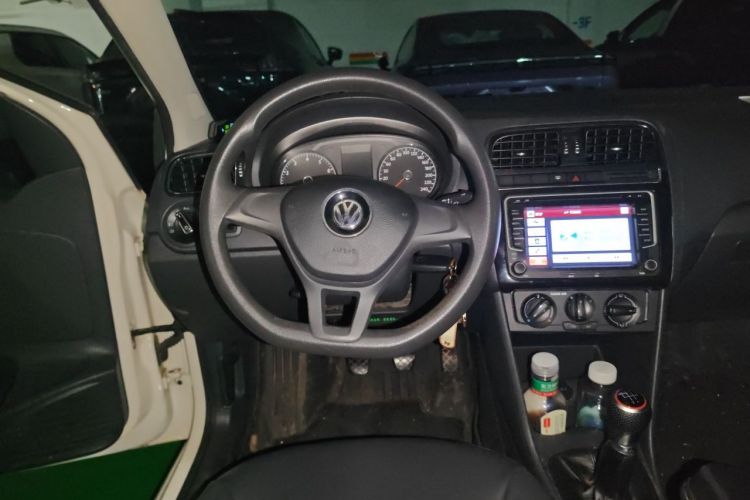 Volkswagen Polo 2016 car image #15