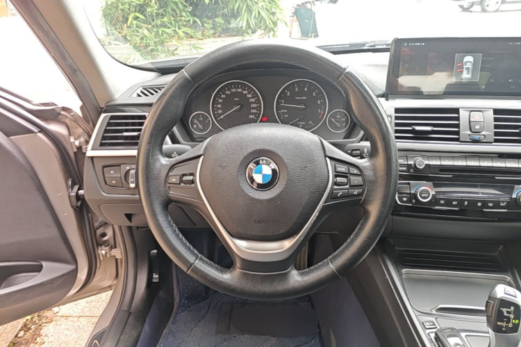 BMW 3 Series 2017 car image #11
