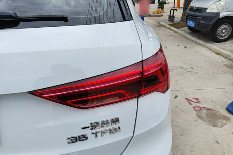 Audi Q3 2020 car image #8