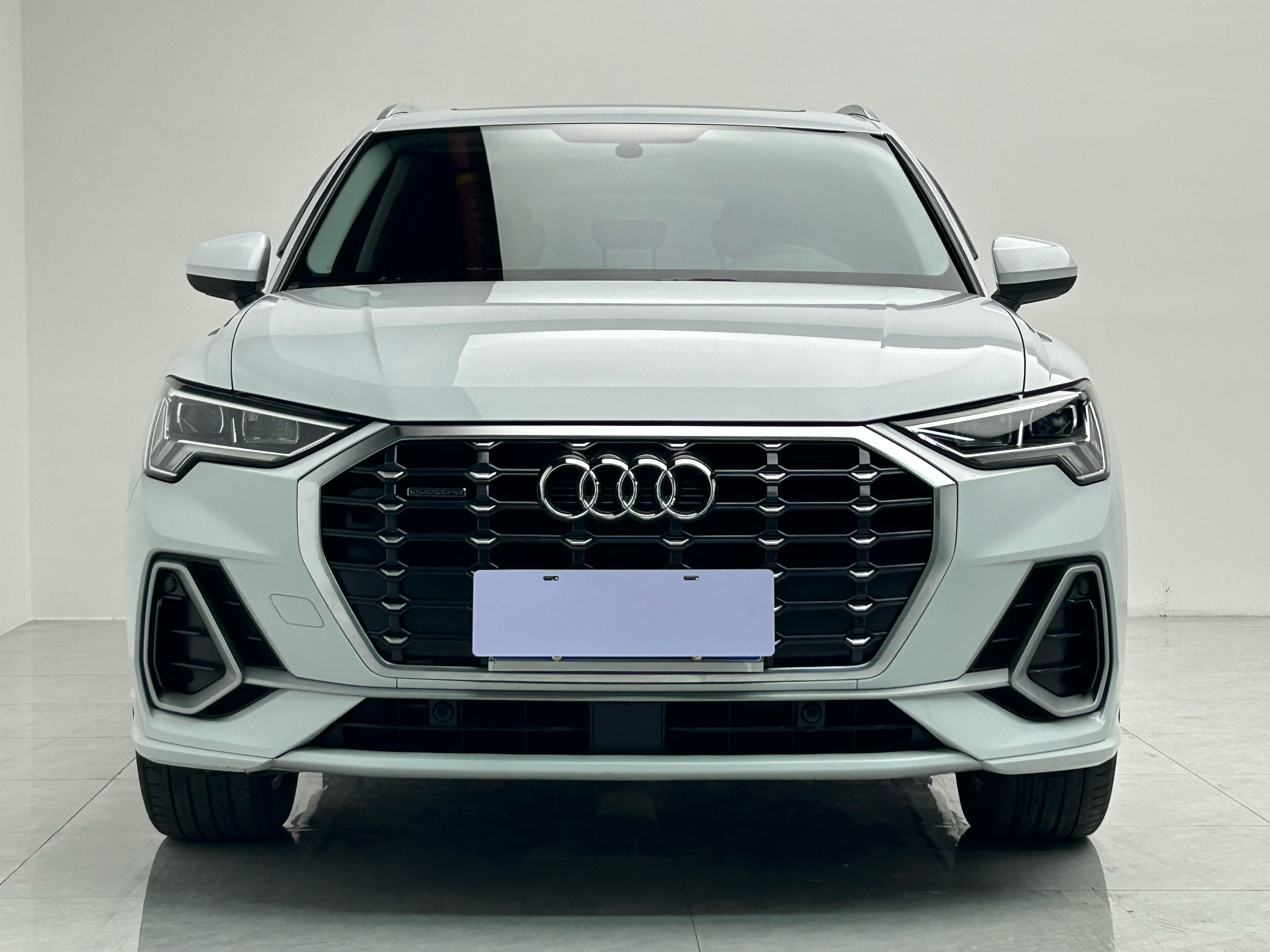 Audi Q3 2020 car image #18