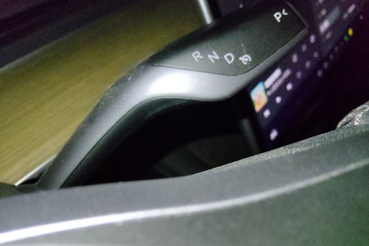 Tesla Model Y 2023 car image #18