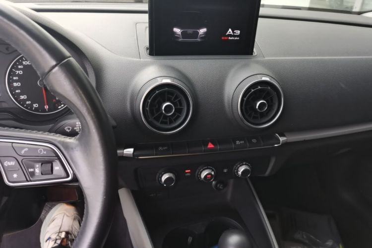 Audi A3 2018 car image #13