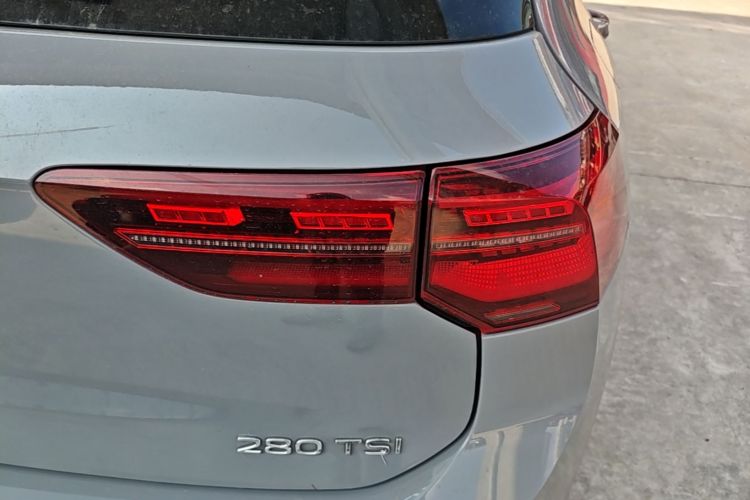 Volkswagen Golf 2023 car image #8