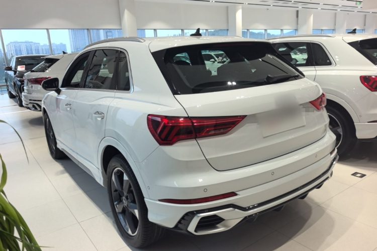 Audi Q3 2024 immagine di auto #5