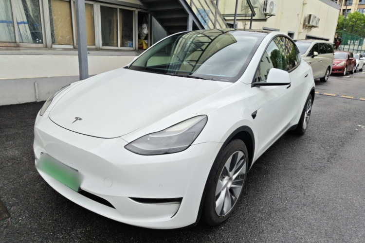 Tesla Model Y 2021 car image #2