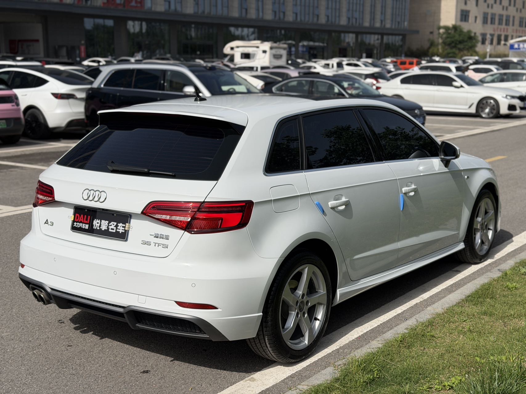 Audi A3 2019 car image #9
