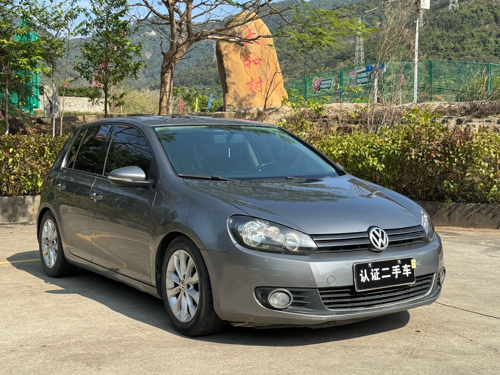 Volkswagen Golf 2011 car image #3