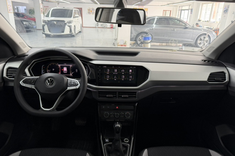 Volkswagen Tacqua 2021 car image #16