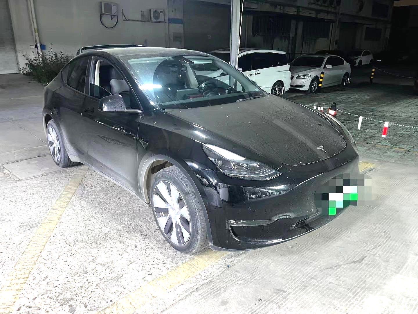 Tesla Model Y 2023 car image #5