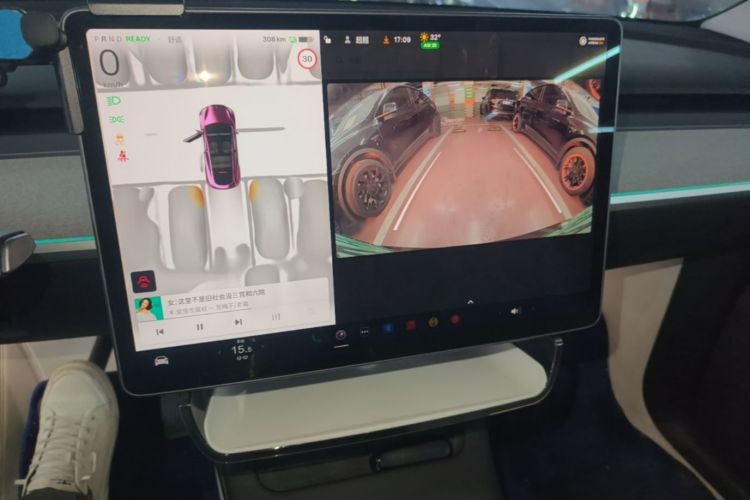Tesla Model Y 2023 #13 Tesla Model Y 2023 car image #13