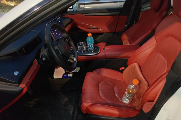 MI SU7 2024 immagine di auto #15