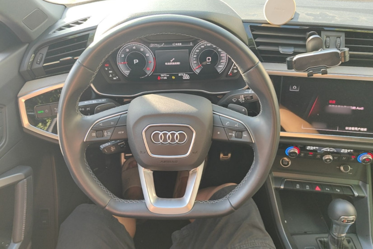 Audi Q3 2025 car image #11