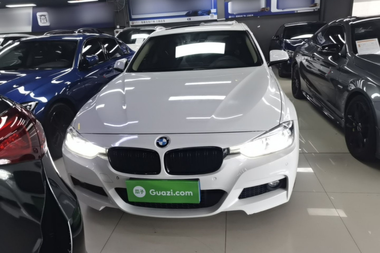 BMW 3 Series 2019 car image #3