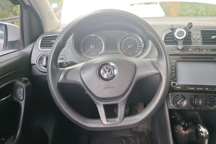 Volkswagen Polo 2016 car image #15