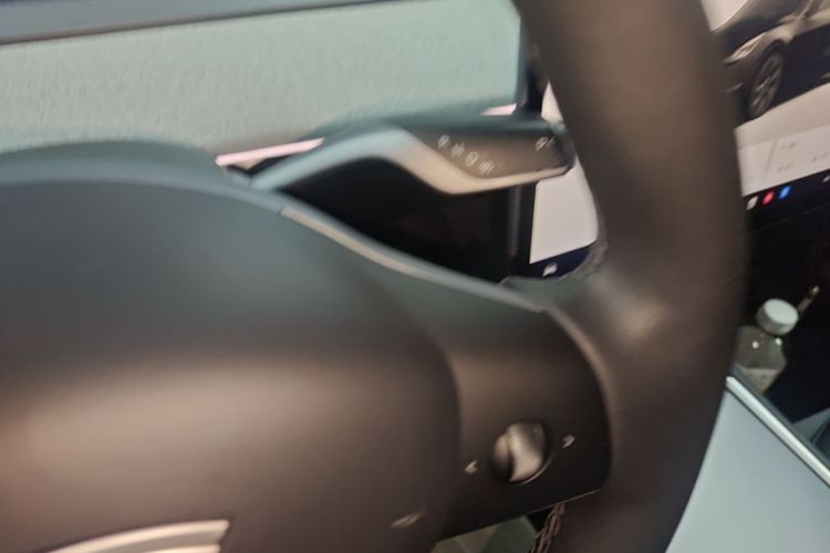 Tesla Model Y 2024 immagine di auto #14